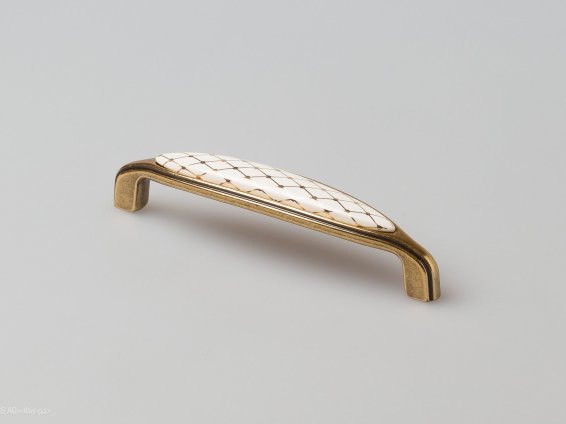 Cosmopolitan мебельная ручка-скоба 128 мм состаренное золото с белой керамической вставкой со стеганым орнаментом